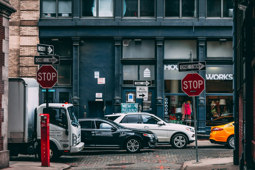 Peut-on assurer une voiture au nom de ses parents