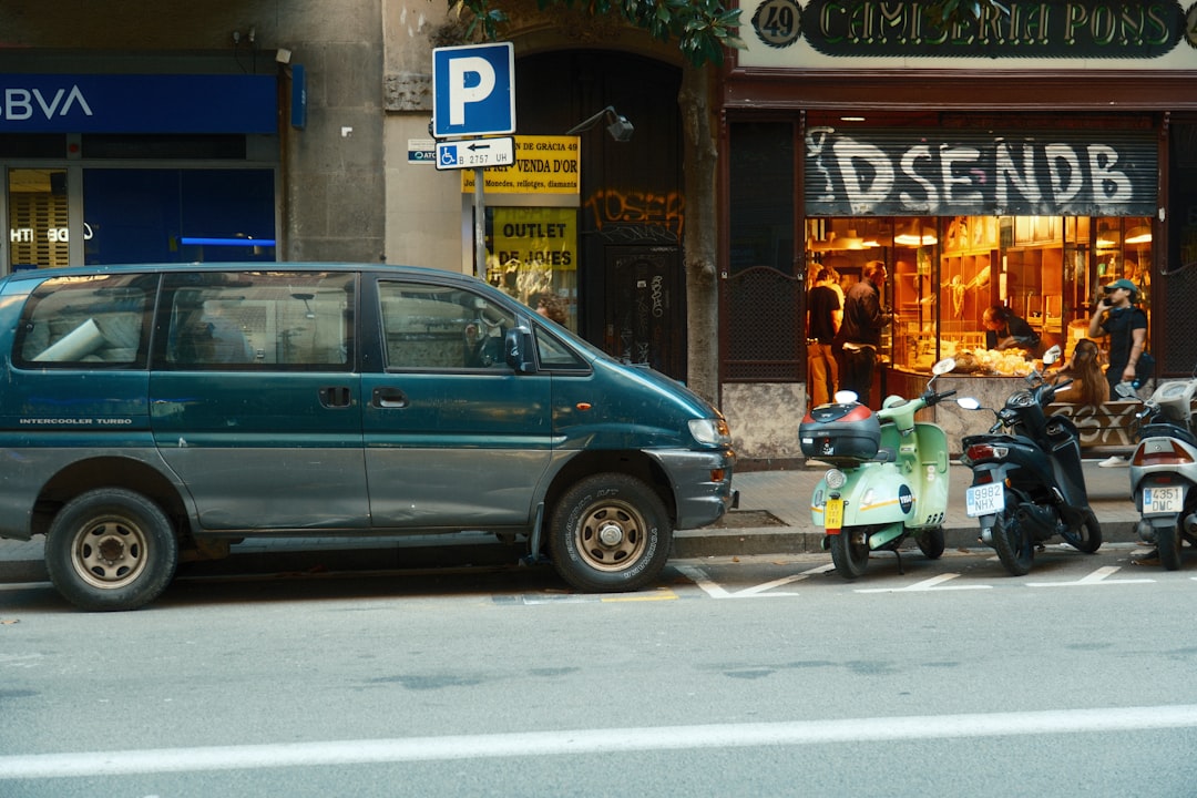 Rayure voiture parking